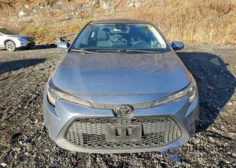 2021 Toyota Corolla Le z USA, uszkodzony, nr VIN 5YFEPMAE4MP227769